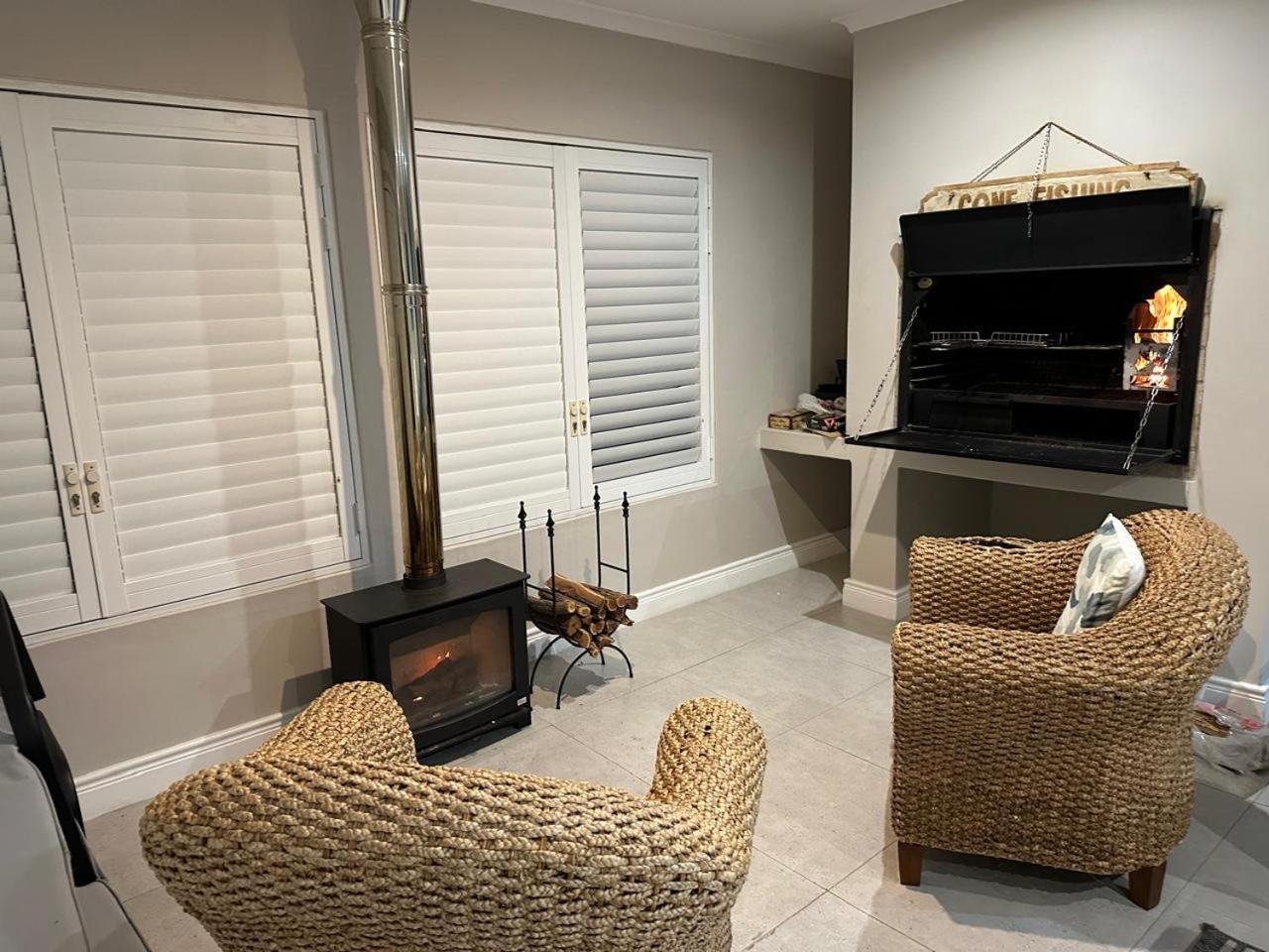 Ons C-Huis - Gansbaai Seafront Accommodation, Back-Up Power Экстерьер фото