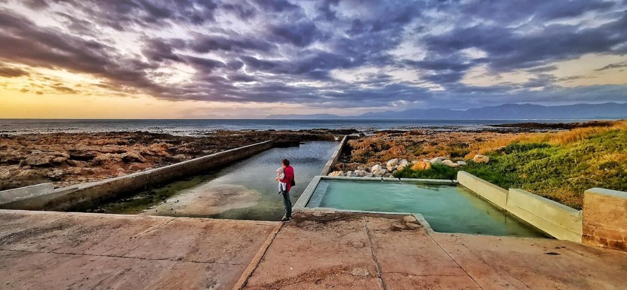 Ons C-Huis - Gansbaai Seafront Accommodation, Back-Up Power Экстерьер фото